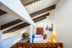 Room - BEST LOCATION! 3 Bedroom, 2 Bath Condo - Sleeps 8. Walk to Canyon Lodge! (Mammoth Lakes)