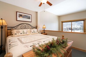 1 bedroom, internet, bed sheets - Charming Studio + Loft Condo | Walk to Gondola | Pool, Hot Tubs and Views! (Steamboat Springs)