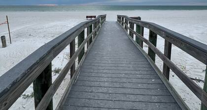 PRIVATE BEACH HOUSE W/PRIVATE POOL, 300ft TO BEACH ON THE SAND! SLEEPS 8!