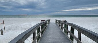 PRIVATE BEACH HOUSE W/PRIVATE POOL, 300ft TO BEACH ON THE SAND! SLEEPS 8!