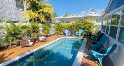 PRIVATE BEACH HOUSE W/PRIVATE POOL, 300ft TO BEACH ON THE SAND! SLEEPS 8!
