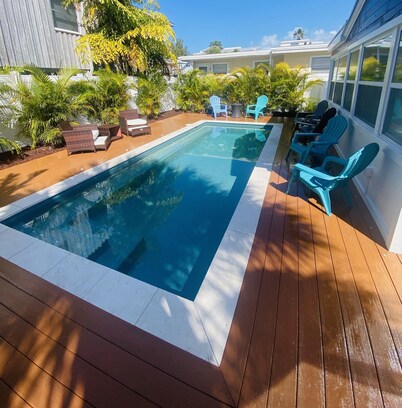 PRIVATE BEACH HOUSE W/PRIVATE POOL, 300ft TO BEACH ON THE SAND! SLEEPS 8!