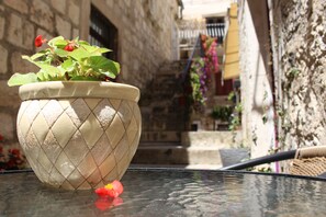 المنطقة المحيطة بالمنشأة