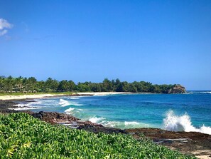Plage à proximité, chaise longue, serviettes de plage