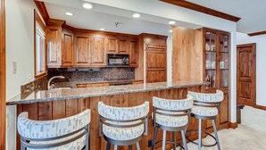 Apartment, Mehrere Betten (Centennial Condo Unit 27) | Eigene Küche