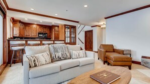 Apartment, Mehrere Betten (Centennial Condo Unit 27) | Wohnzimmer
