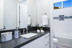 Combined shower/bathtub, hair dryer, bidet, towels