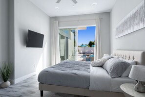 4 bedrooms, desk, iron/ironing board, free WiFi