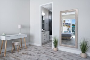 4 soverom, skrivebord, strykejern/-brett og wi-fi (inkludert)