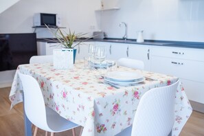 Dining - Pico Rubia, two bedroom apartment, living room, kitchen and bathroom (Ampuero)