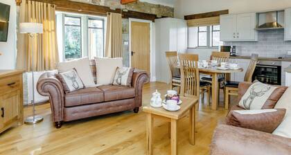 The Chicken Coop - UK12137