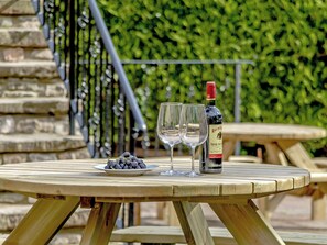 Outdoor dining - The Chicken Coop - UK12137 (Hewelsfield, near Lydney)