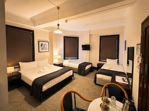 Ensuite Room with Private Bathroom | 熨斗/熨衫板、免費 Wi-Fi、床單