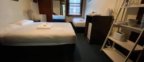 Iron/ironing board, free WiFi, bed sheets