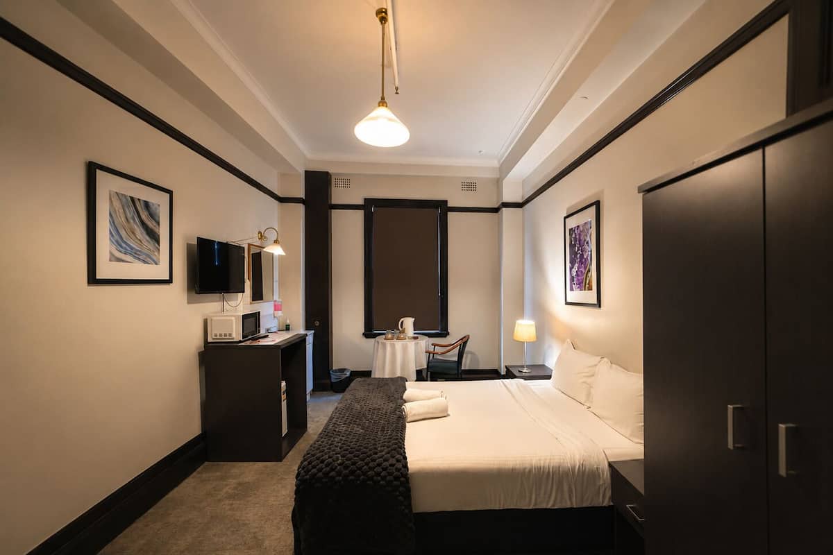 Basic Double Room with Shared Bathroom