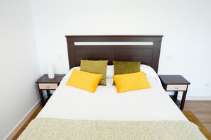 2 slaapkamers, een strijkplank/strijkijzer, gratis wifi, beddengoed