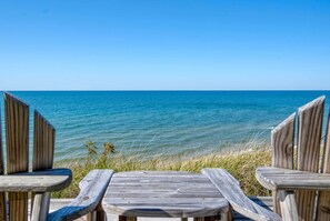 Outdoor dining - Lake Michigan Home: Steps to Muskegon State Park (Muskegon)