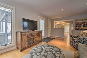 TV, fireplace - Lake Michigan Home: Steps to Muskegon State Park (Muskegon)