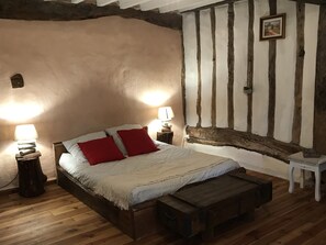 4 soverom, strykejern/-brett, wi-fi og sengetøy