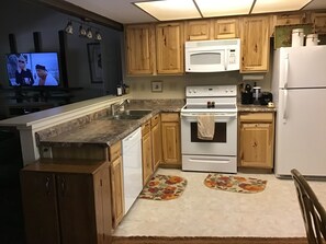 Microwave, oven, stovetop, dishwasher - Cozy apartment by the Casino (pinetop)