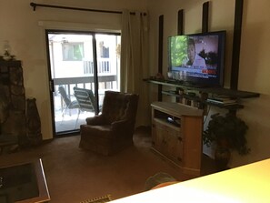 TV, fireplace - Cozy apartment by the Casino (pinetop)