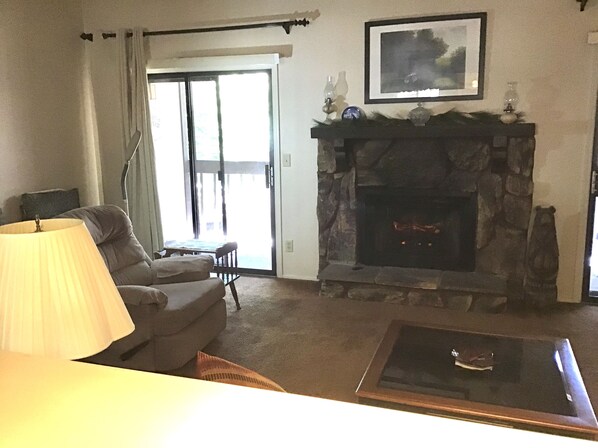 TV, fireplace