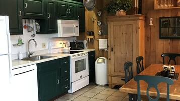 冰箱、微波炉、烤箱、炉灶