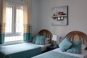 2 bedrooms, iron/ironing board, free WiFi, bed sheets