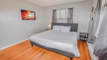 4 bedrooms, desk, iron/ironing board, travel cot