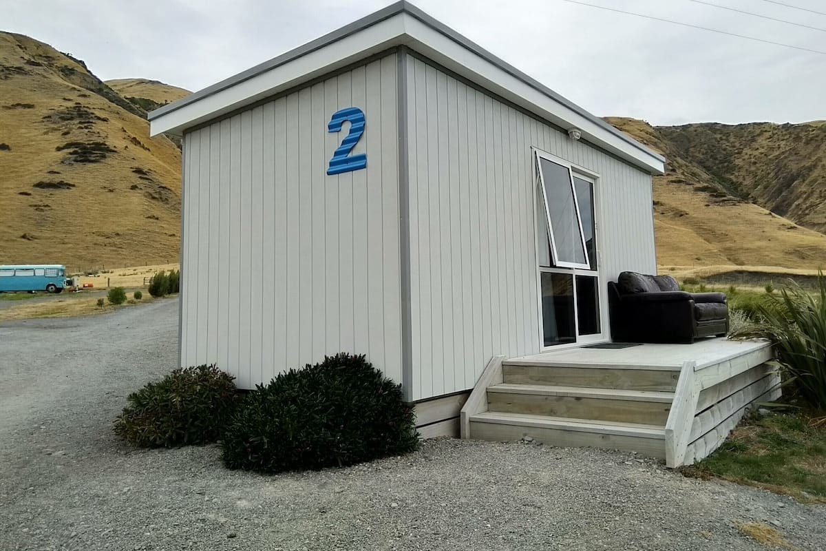 Cabaña, varias camas (Cabin 2,4,6,8,10) | Cortinas blackout, tabla de planchar con plancha, wifi y ropa de cama