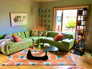 Living area - Garden Ranch Home adjacent to Lake Michigan and Grant Park (South Milwaukee)