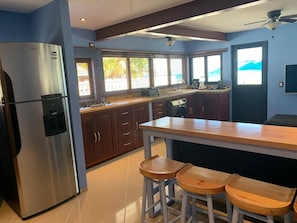 Fridge, oven, stovetop, coffee/tea maker