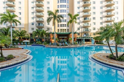 Pompano Beach | Family Golf Vacation | Pool + Golf | 2BR
