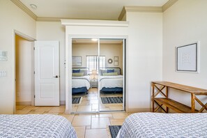 3 bedrooms, desk, iron/ironing board, Internet