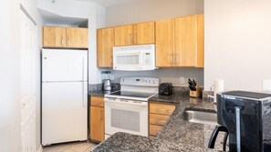 Fridge, oven, stovetop, dishwasher