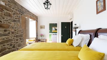 Deluxe-Doppel- oder -Zweibettzimmer, Flussblick | Allergikerbettwaren, schallisolierte Zimmer, kostenlose Babybetten