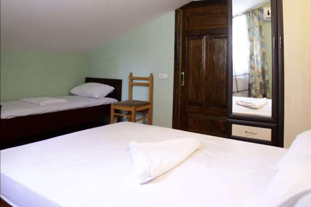 Basic Triple Room | Free WiFi