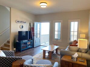 TV, offices - MI Vacation Retreat- 3 Lake Michigan beaches less than a mile away, with a pool! (Saint Joseph)