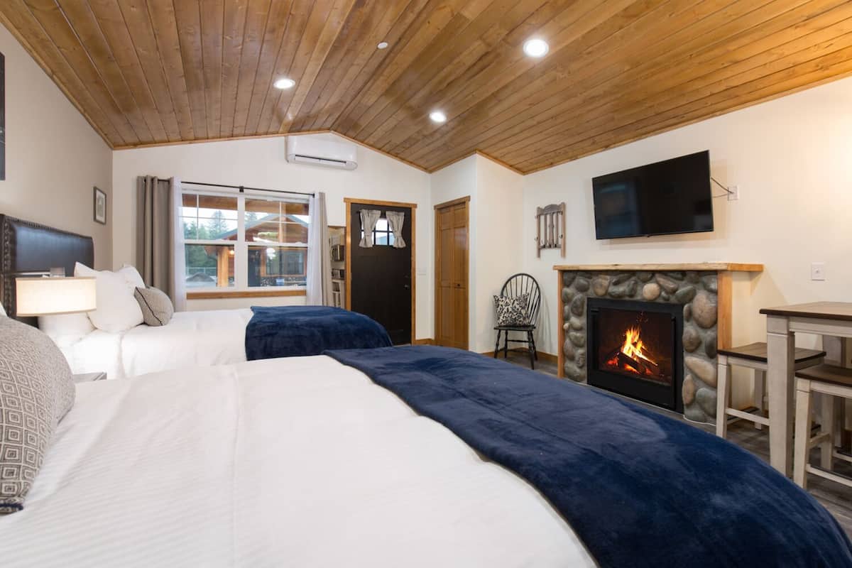 #7 Frontier Inn | 1 bedroom, premium bedding, pillowtop beds, in-room safe