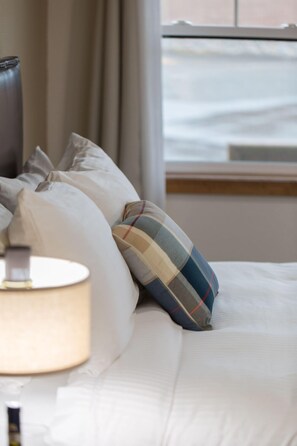 #4 Explorers Inn | Premium bedding, pillowtop beds, in-room safe, individually decorated - Woodland Inns (Forks)