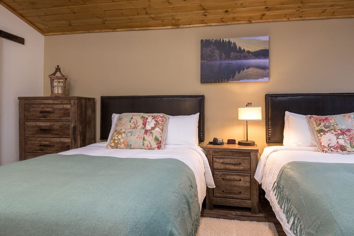 #5 Crescent Inn | 1 bedroom, premium bedding, pillowtop beds, in-room safe