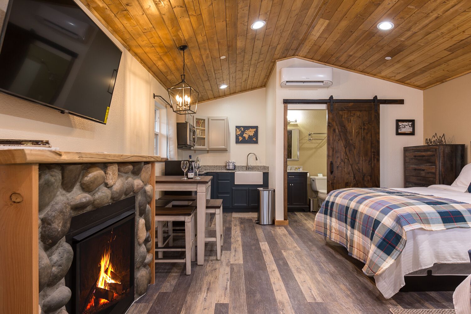 #4 Explorers Inn | Premium bedding, pillowtop beds, in-room safe, individually decorated