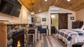 #4 Explorers Inn | Premium bedding, pillowtop beds, in-room safe, individually decorated