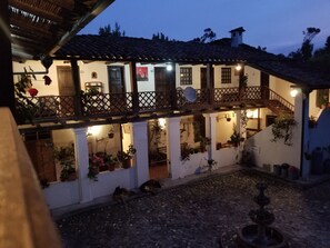 Façade de l’hébergement - soirée/nuit