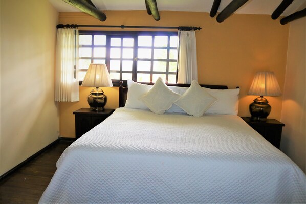 Frette Italian sheets, premium bedding, down duvets, pillow-top beds - Hacienda San Isidro de Iltaqui (Cotacachi)