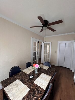 تناول الطعام