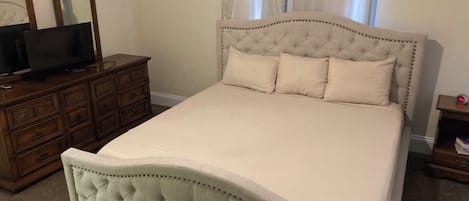 3 makuuhuonetta, silitysrauta/-lauta, Wi-Fi, vuodevaatteet