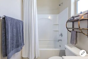 أحواض استحمام، مجففات شعر، مناشف، صابون