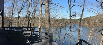 Relaxing Retreat on Lake Catherine in Hot Springs!