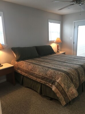 4 bedrooms, iron/ironing board, free WiFi, bed sheets - Relaxing Retreat on Lake Catherine in Hot Springs! (Hot Springs)
